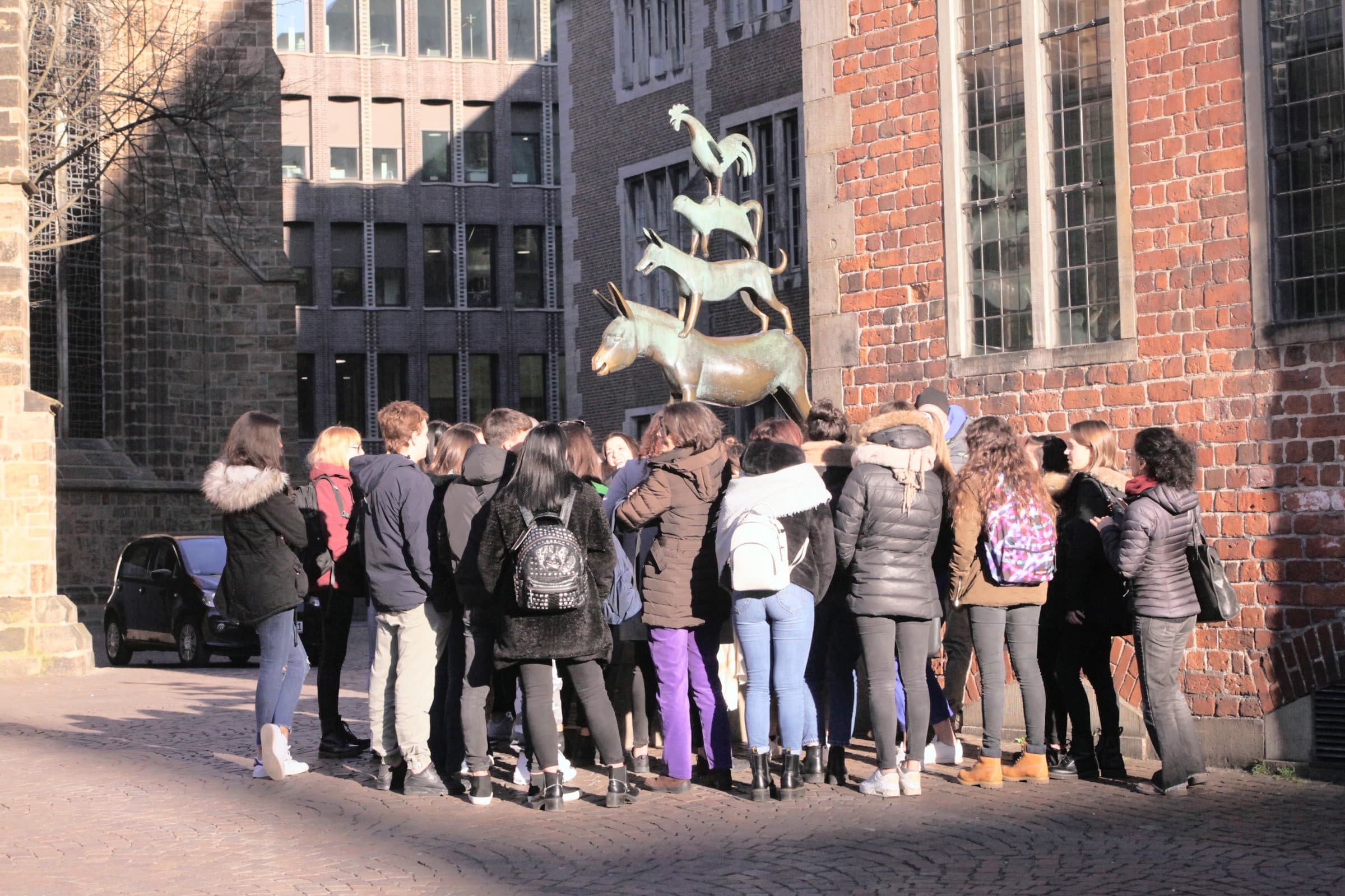CASA group-course students gathered by the Bremen Town Musicians